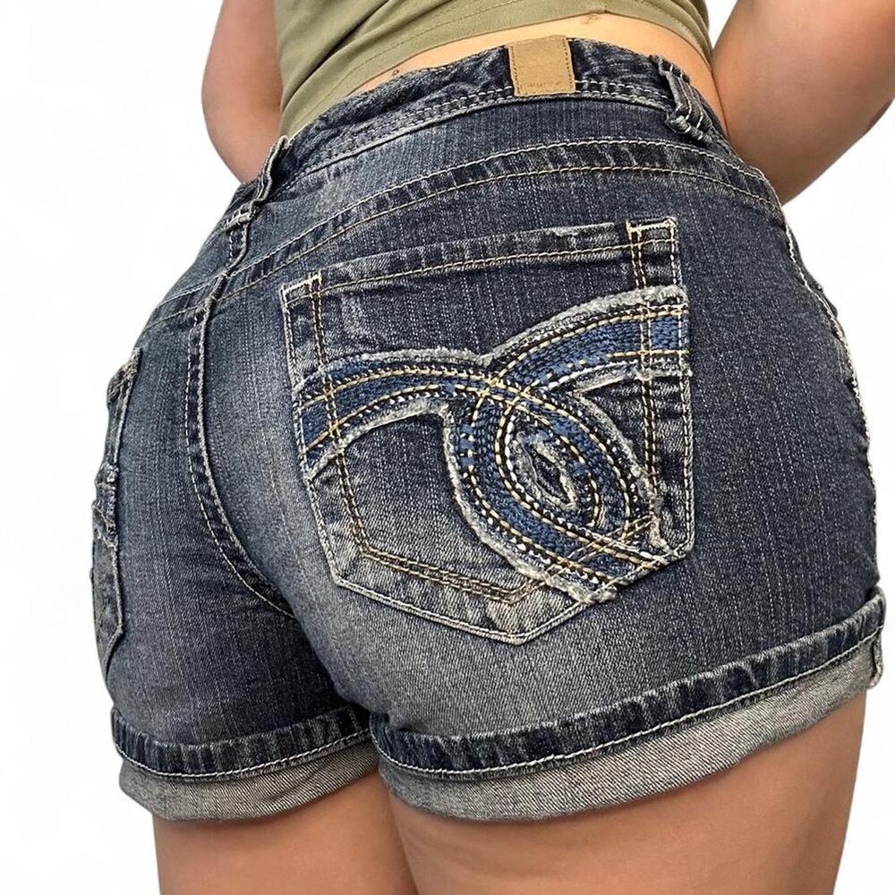 Vintage Maurices Medium Wash Embroidered Denim Mini Shorts – Size 5/6